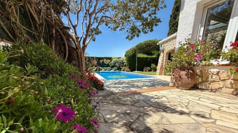 Gerona - Sant Feliu de Guíxols - 659m2