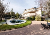 Chalet independiente con terreno en venta en la España, Torrelodones, ref: TR400909 foto