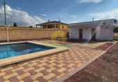 Chalet independiente con terreno en venta en Ontinyent ref: TR407824 foto