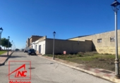 Городская земля под застройку на продажу у города Las Cabezas de San Juan. Фото