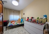 Дом с участком на продажу в городе Loja. Фото