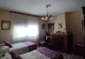 Дом с участком на продажу в городе Bedmar. Фото