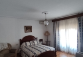 Дом с участком на продажу в городе Bedmar. Фото