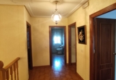 Дом с участком на продажу в городе Bedmar. Фото