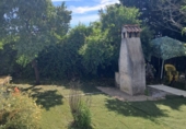 Отдельно стоящий дом с участком на продажу в городе Линарес. Фото