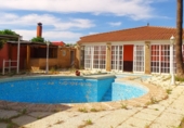 Chalet independiente con terreno en venta en Alcalá de Guadaíra ref: TR407940 foto