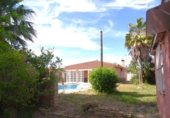 Chalet independiente con terreno en venta en Alcalá de Guadaíra ref: TR407940 foto