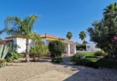 Отдельно стоящий дом с участком на продажу в городе Chiclana de la Frontera Фото