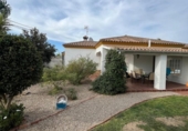 Отдельно стоящий дом с участком на продажу в городе Chiclana de la Frontera Фото
