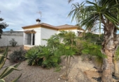 Отдельно стоящий дом с участком на продажу в городе Chiclana de la Frontera Фото
