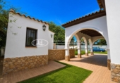 Отдельно стоящий дом с участком на продажу в городе Chiclana de la Frontera Фото
