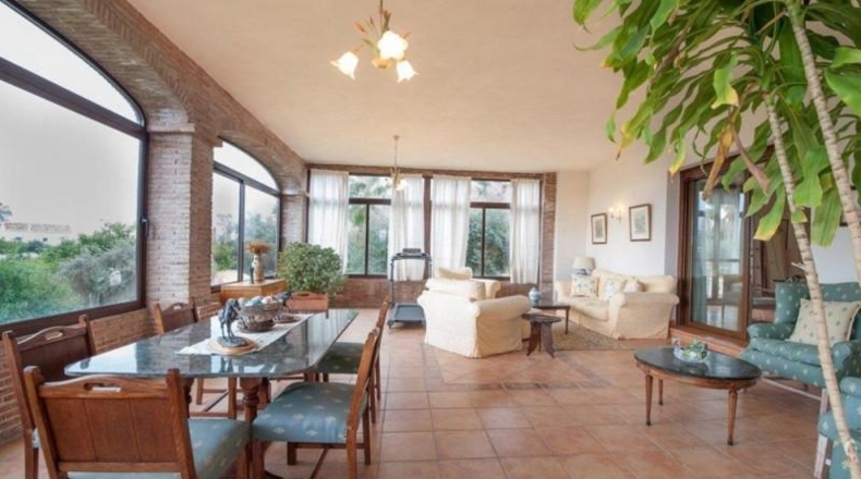 Málaga - Estepona - 10000m2