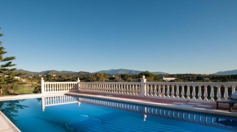 Málaga - Estepona - 10000m2