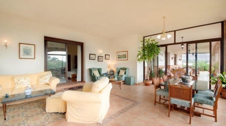 Málaga - Estepona - 10000m2