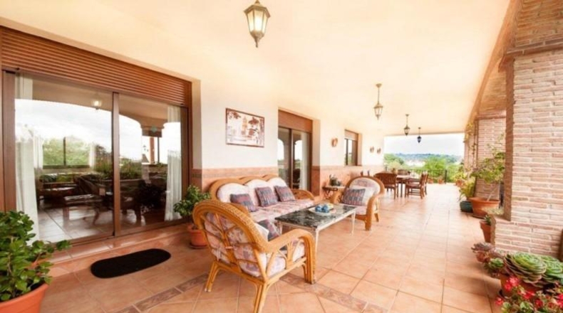 Málaga - Estepona - 10000m2
