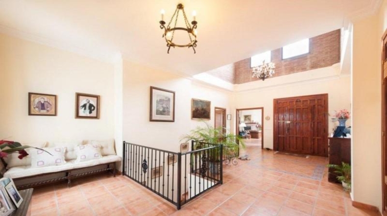 Málaga - Estepona - 10000m2