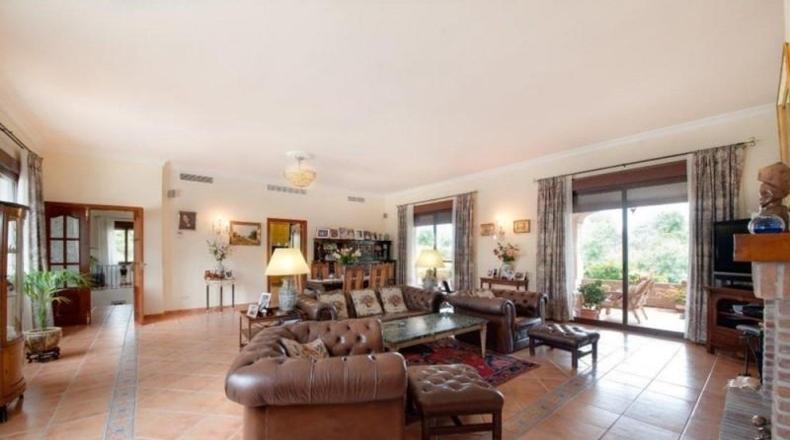 Málaga - Estepona - 10000m2