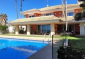 Chalet independiente con terreno en venta en la España, Alicante, ref: TR398506 foto