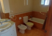 Отдельно стоящий дом с участком на продажу в городе Торревьеха Фото