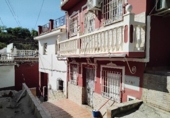 Отдельно стоящий дом с участком на продажу в городе Vélez-Málaga Фото