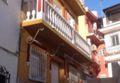 Отдельно стоящий дом с участком на продажу в городе Vélez-Málaga Фото