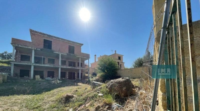 Sevilla - Castilblanco de los Arroyos - 729m2