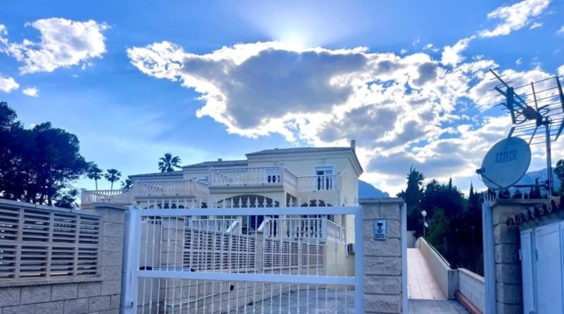 Аликанте - La Nucia - 298m2