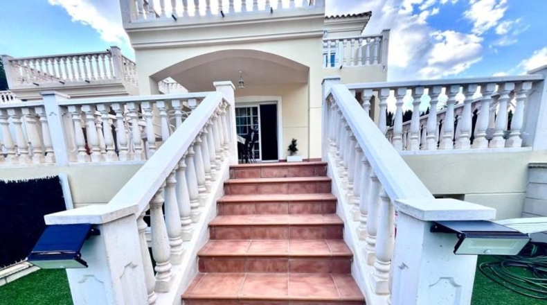Аликанте - La Nucia - 298m2