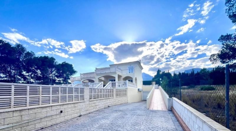 Аликанте - La Nucia - 298m2