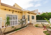 Chalet independiente con terreno en venta en la España, Orihuela, ref: TR181636 foto