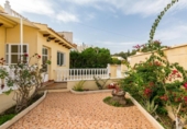 Chalet independiente con terreno en venta en la España, Orihuela, ref: TR181636 foto