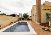 Chalet independiente con terreno en venta en la España, Orihuela, ref: TR181636 foto