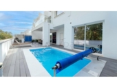 Отдельно стоящий дом с участком на продажу в городе Benalmádena Фото