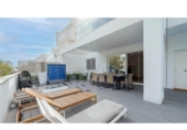 Отдельно стоящий дом с участком на продажу в городе Benalmádena Фото