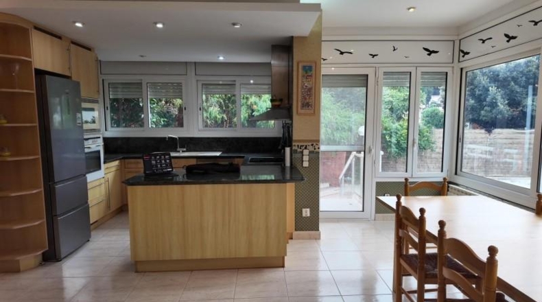 Барселона - Torrelles de Llobregat - 1694m2
