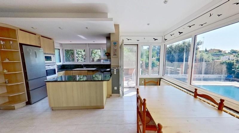 Барселона - Torrelles de Llobregat - 1694m2