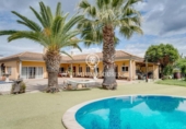 Chalet independiente con terreno en venta en la España, Vilanova i la Geltrú, ref: TR161731 foto