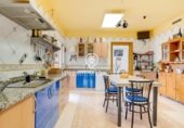 Chalet independiente con terreno en venta en la España, Vilanova i la Geltrú, ref: TR161731 foto