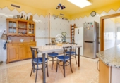 Chalet independiente con terreno en venta en la España, Vilanova i la Geltrú, ref: TR161731 foto
