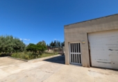Отдельно стоящий дом с участком на продажу в городе Tortosa. Фото
