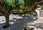 Отдельно стоящий дом с участком на продажу в городе Tortosa. Фото