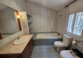 Отдельно стоящий дом с участком на продажу в городе Canyelles Фото