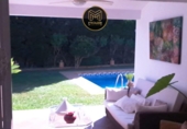 Villa con terreno en venta en Estepona ref: TR409116 foto