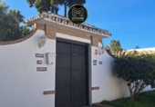 Villa con terreno en venta en Estepona ref: TR409116 foto