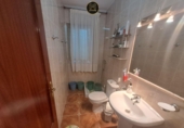 Отдельно стоящий дом с участком на продажу в городе Хаэн. Фото