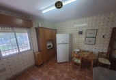 Отдельно стоящий дом с участком на продажу в городе Хаэн. Фото