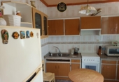 Отдельно стоящий дом с участком на продажу в городе Torredonjimeno. Фото