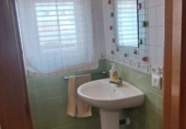 Отдельно стоящий дом с участком на продажу в городе Cárchel. Фото