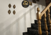 Отдельно стоящий дом с участком на продажу в городе Rus. Фото