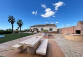 Chalet independiente con terreno en venta en Albatera ref: TR409201 foto